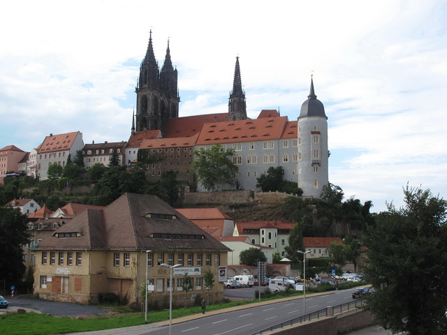 Castle hill city street bridge free wallpaper for desktop - medium preview image