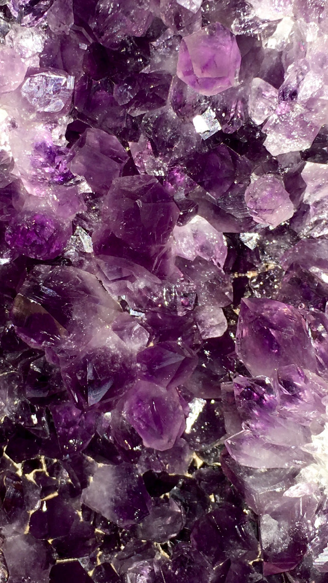 Purple crystals macro uno starry free wallpaper for mobile - medium preview image