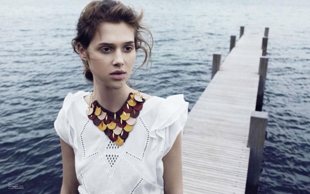 Woman dock water necklace circles free wallpaper for desktop - medium preview image