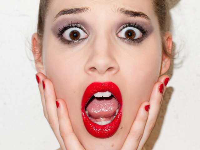 Shock art photorealistic fashion nails free wallpaper for desktop - medium preview image