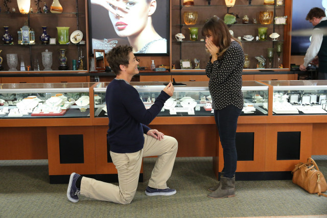 Man woman jewelry store display free wallpaper for desktop - medium preview image