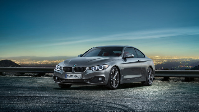 Silver car parked city skyline free wallpaper for desktop - medium preview image