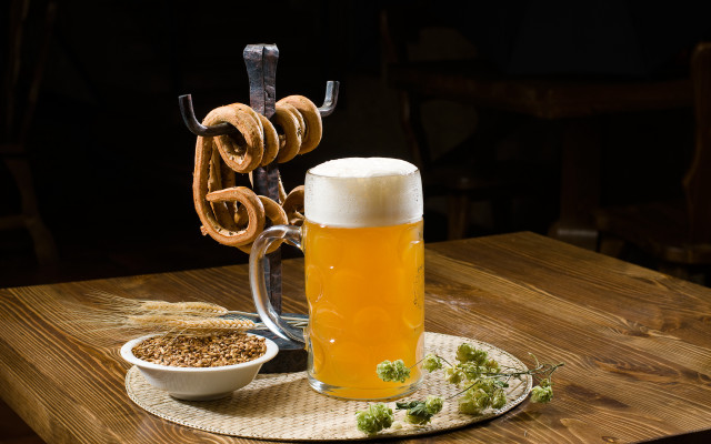 Beer pretzels table spoon spoonrest free wallpaper for desktop - medium preview image