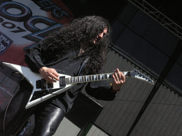 Man long hair guitar stage #9 free wallpaper for desktop - medium preview image