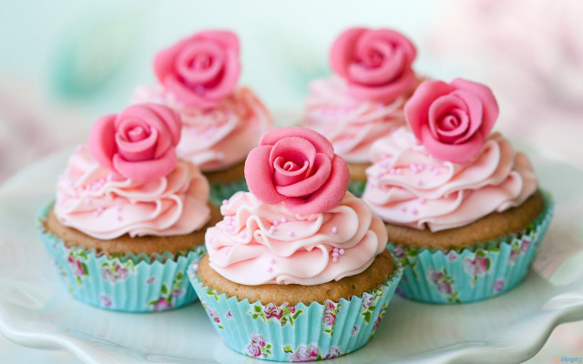 Cupcakes pink frosting roses table free wallpaper for desktop - medium preview image