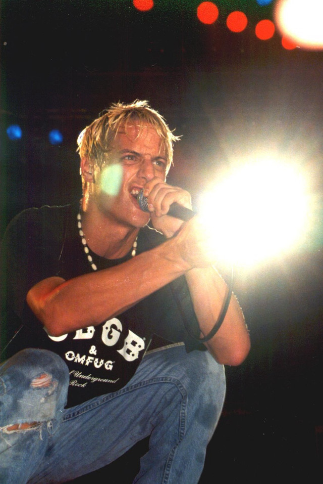 Man microphone stage lights person free wallpaper for mobile - medium preview image