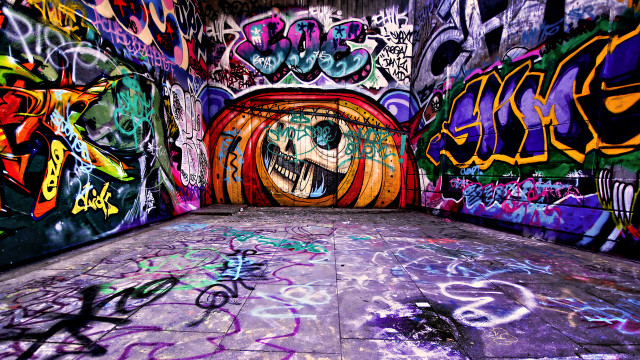 Graffiti room skull wall door free wallpaper for desktop - medium preview image