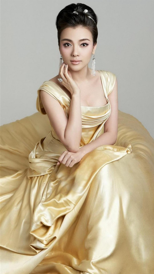 Golden dress sitting pillow elegant free wallpaper for mobile - medium preview image