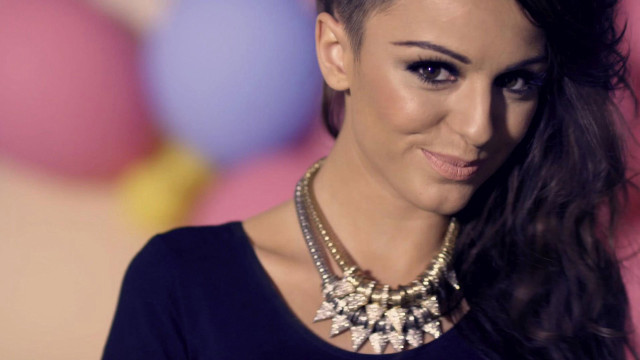 Woman necklace posing balloons background free wallpaper for desktop - medium preview image