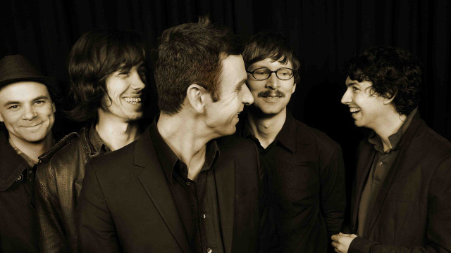 Men group black curtain background free wallpaper for desktop - medium preview image