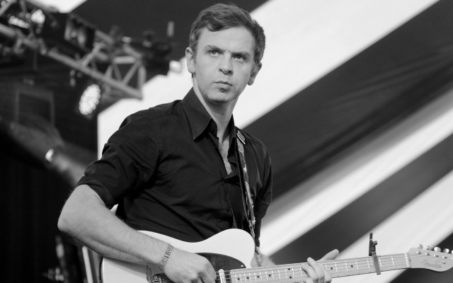 Man playing guitar stage spotlight free wallpaper for desktop - medium preview image