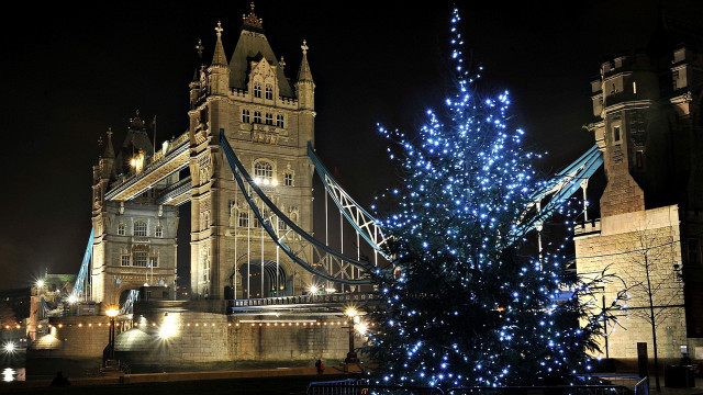 Christmas tree tower bridge london free wallpaper for desktop - medium preview image