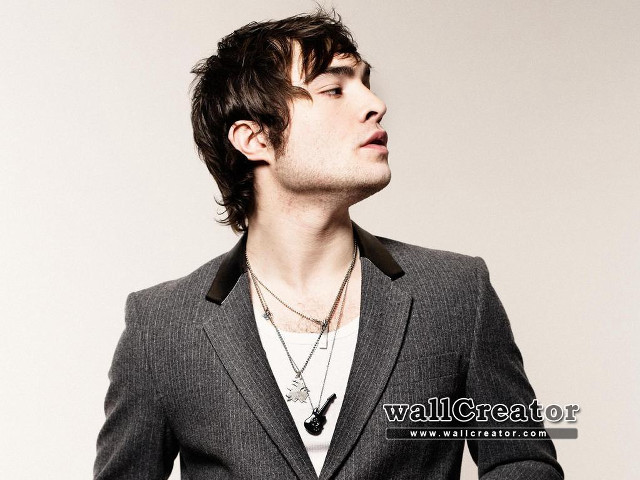 Gothic sculpture man necklace portrait free wallpaper for desktop - medium preview image