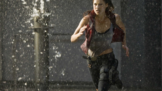 Woman running rain gun vest free wallpaper for desktop - medium preview image