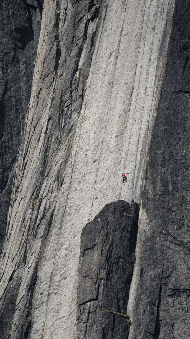 Man climbing mountain rope red free wallpaper for mobile - medium preview image