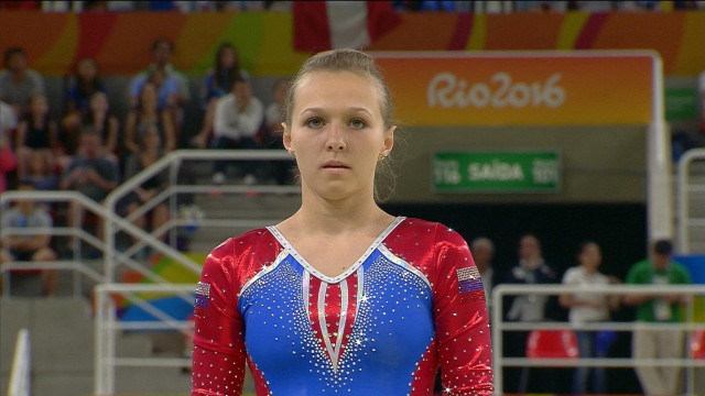 Woman red blue gymnastics suit free wallpaper for desktop - medium preview image