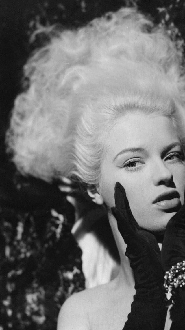 Woman long hair gloves face free wallpaper for mobile - medium preview image