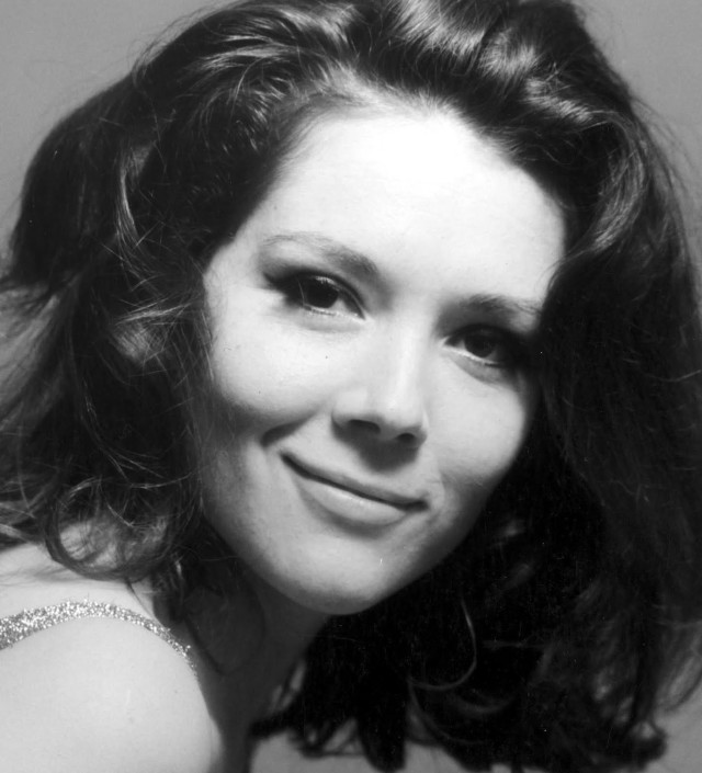 Woman smile shoulder happy face free wallpaper for tablet - medium preview image