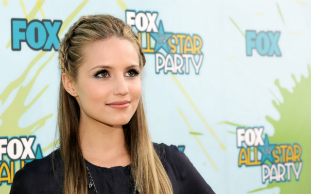 Woman longhair blacktop redcarpet green free wallpaper for desktop - medium preview image