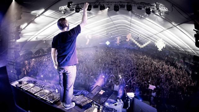 Man stage dj mixer crowd free wallpaper for desktop - medium preview image