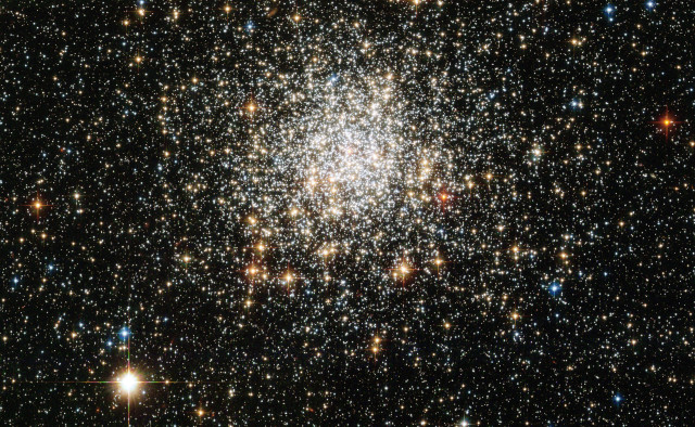 Star cluster black background white free wallpaper for desktop - medium preview image
