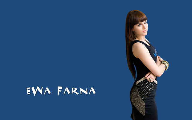 Woman black dress arms crossed free wallpaper for desktop - medium preview image