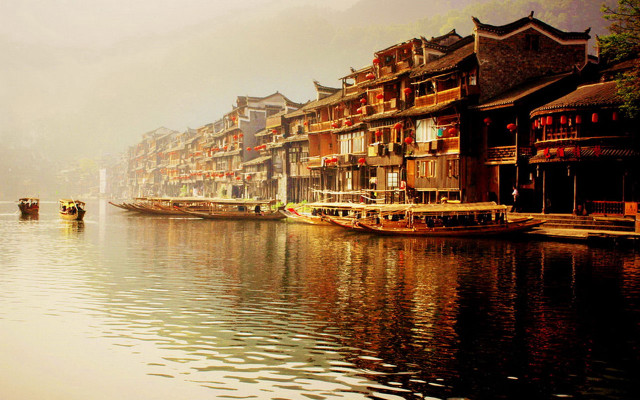 River boats houses foggy sky free wallpaper for desktop - medium preview image