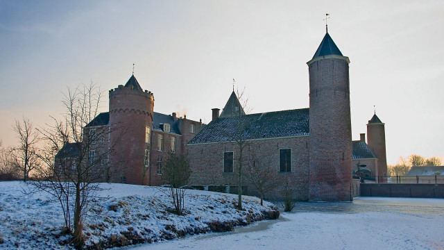 Large brick building tower clock free wallpaper for desktop - medium preview image