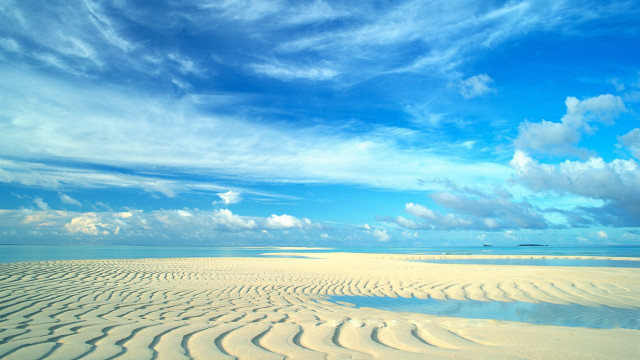 Sandy beach blue sky clouds #5 free wallpaper for desktop - medium preview image