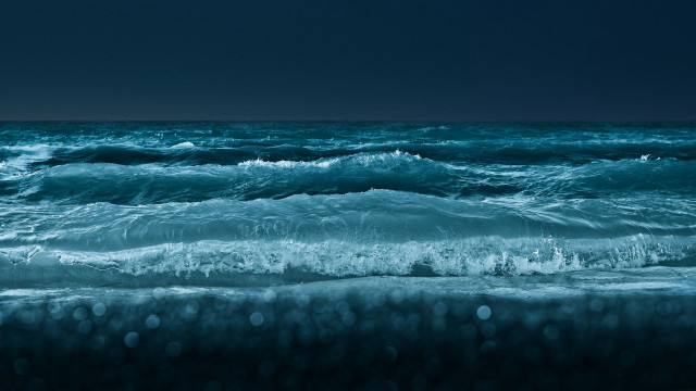Dark ocean waves shore full free wallpaper for desktop - medium preview image