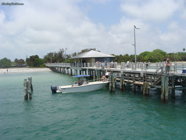 Boat docked pier people water free wallpaper for desktop - medium preview image