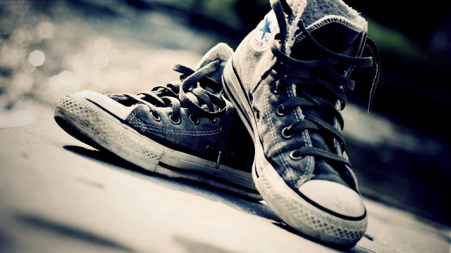Black white converse sidewalk water free wallpaper for desktop - medium preview image