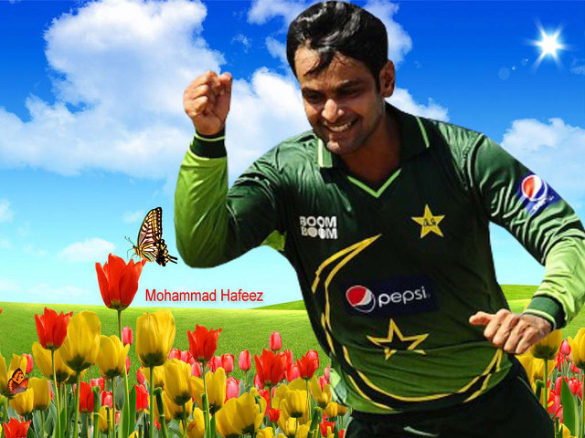 Man green jersey running field free wallpaper for desktop - medium preview image