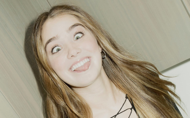 Woman long hair necklace smiling #6 free wallpaper for desktop - medium preview image