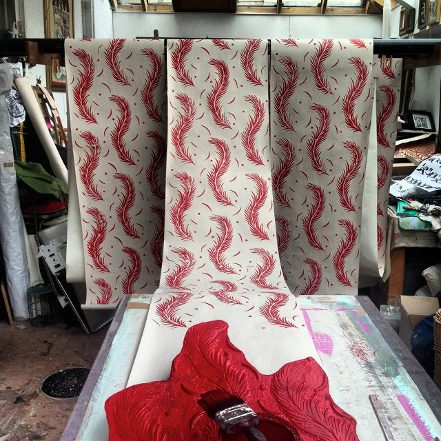 Red art table center silkscreen free wallpaper for tablet - medium preview image