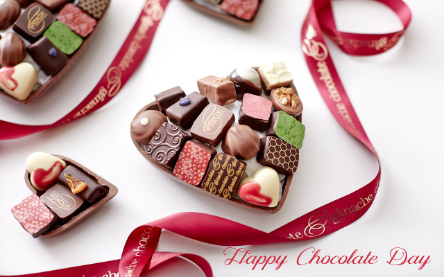 Heart shaped box of chocolates free wallpaper for desktop - medium preview image