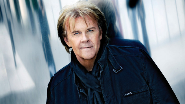 Blonde man black jacket posing free wallpaper for desktop - medium preview image