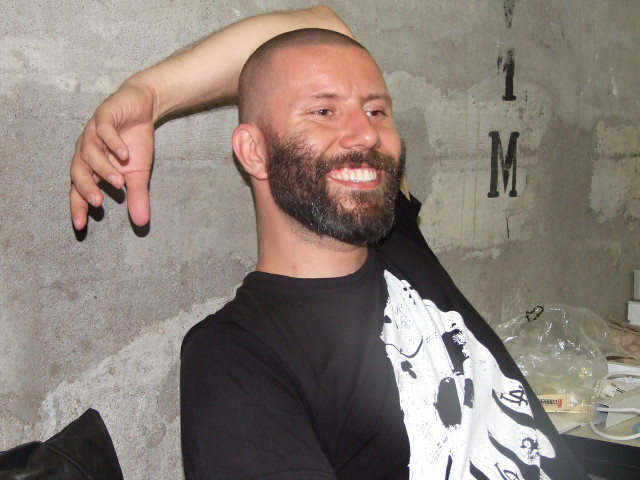 Smiling man haircut bearded barber free wallpaper for desktop - medium preview image