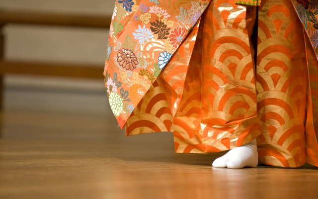 Woman kimono umbrella room wooden free wallpaper for desktop - medium preview image