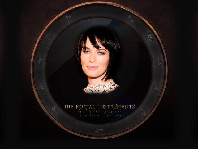 Woman short hair necklace black free wallpaper for desktop - medium preview image