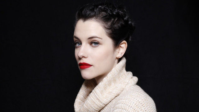 Woman scarf red lipstick neck free wallpaper for desktop - medium preview image