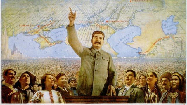 Man standing crowd world map free wallpaper for desktop - medium preview image