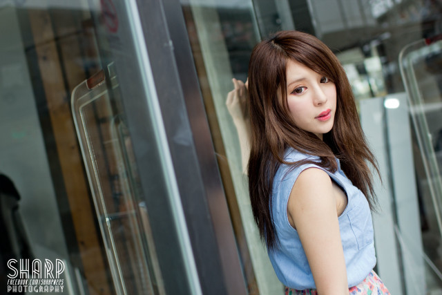 Woman glassdoor handhead looking camera free wallpaper for desktop - medium preview image