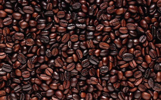 Coffee beans pile hyperrealistic 4k free wallpaper for desktop - medium preview image