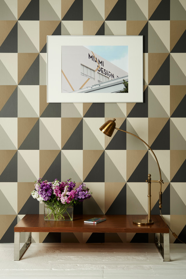 Table vase flowers picture lamp free wallpaper for mobile - medium preview image