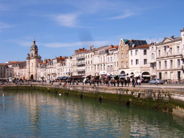 River city buildings bridge people free wallpaper for desktop - medium preview image