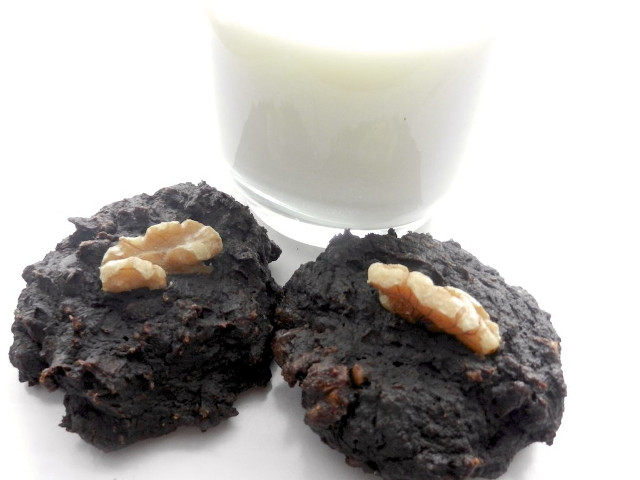 Cookies milk table white background free wallpaper for desktop - medium preview image