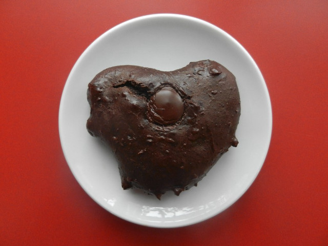 Heart chocolate cookie bite red free wallpaper for desktop - medium preview image