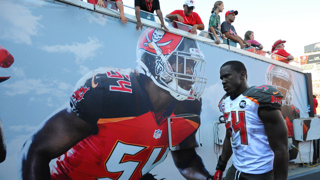 Man football uniform walking street free wallpaper for desktop - medium preview image