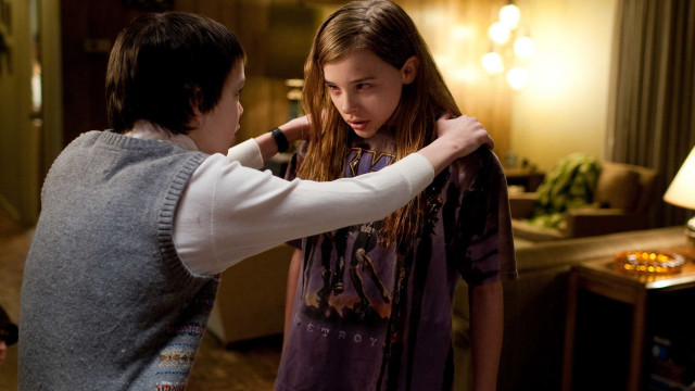 Woman helping woman hair living free wallpaper for desktop - medium preview image